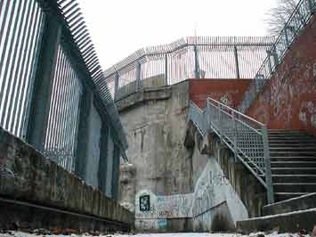 die alte Flakfestung im Herzen Berlins gäbe eine hervorragende Sommer-Bühne ab!